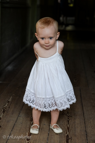 tekoaphotos,portrait,enfant,robe blanche